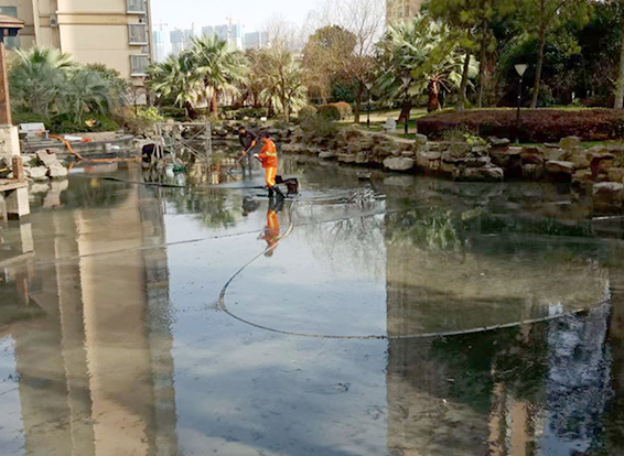 江达景观池淤泥清理