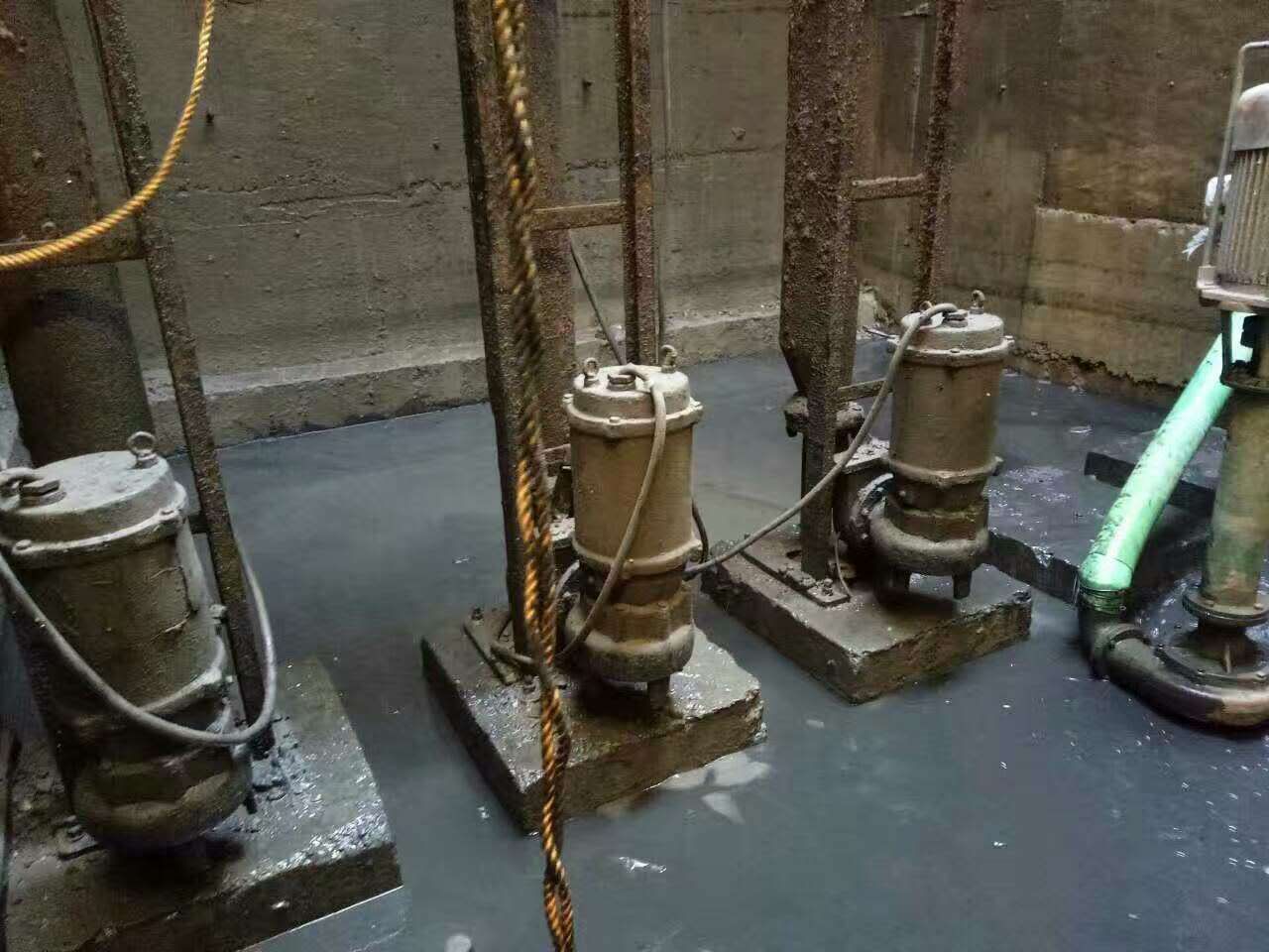 江达污水池清理