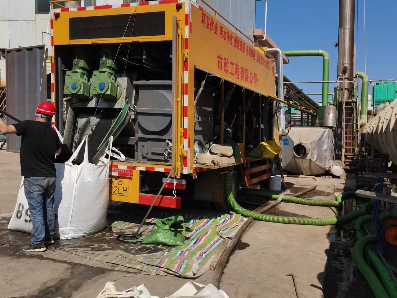 江达淤泥压干处理