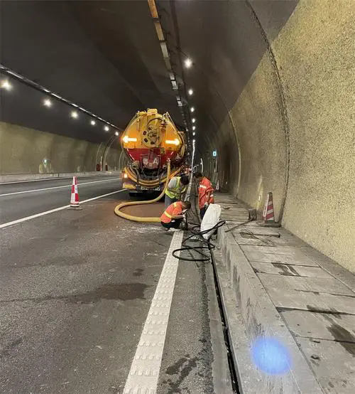 江达隧道排水渠清淤